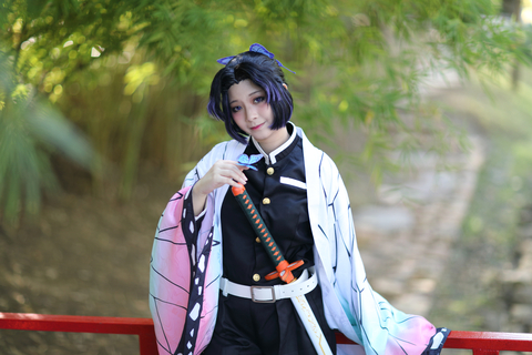 Jeune fille en cosplay d'anime au Japon, portrait en costume de bande dessinée