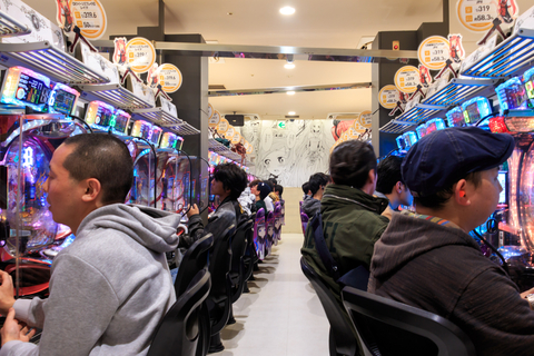 Quartier animé d'Akihabara à Tokyo - Le paradis des amateurs d'anime, jeux et électronique